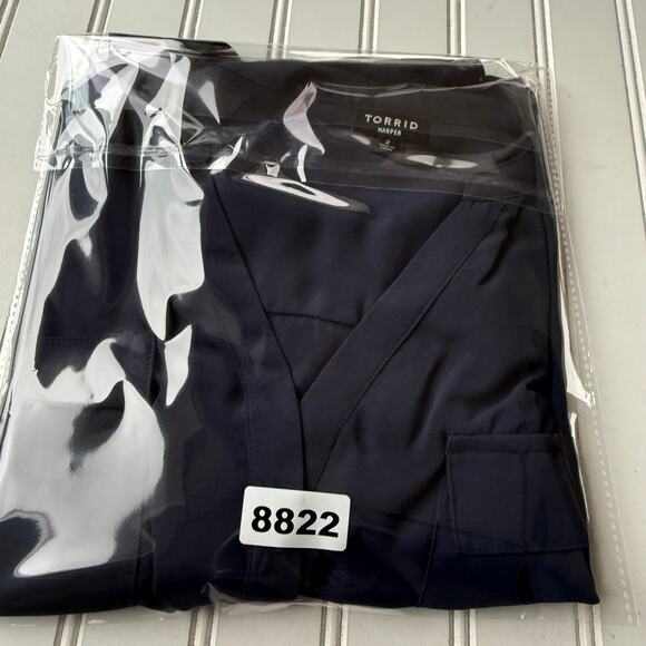 Torrid Harper Size 2X Navy Blue Blouse roll tab sleeves - Picture 8 of 8